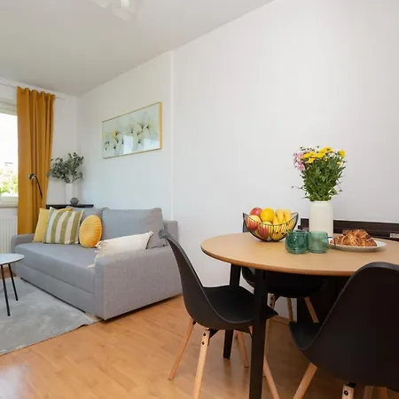 Cozy Apartment With Balcony Warszawa By Noclegi Renters Екстер'єр фото