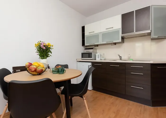 Cozy Apartment With Balcony Warszawa By Noclegi Renters
