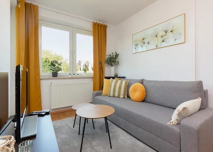 Cozy Apartment With Balcony Warszawa By Noclegi Renters