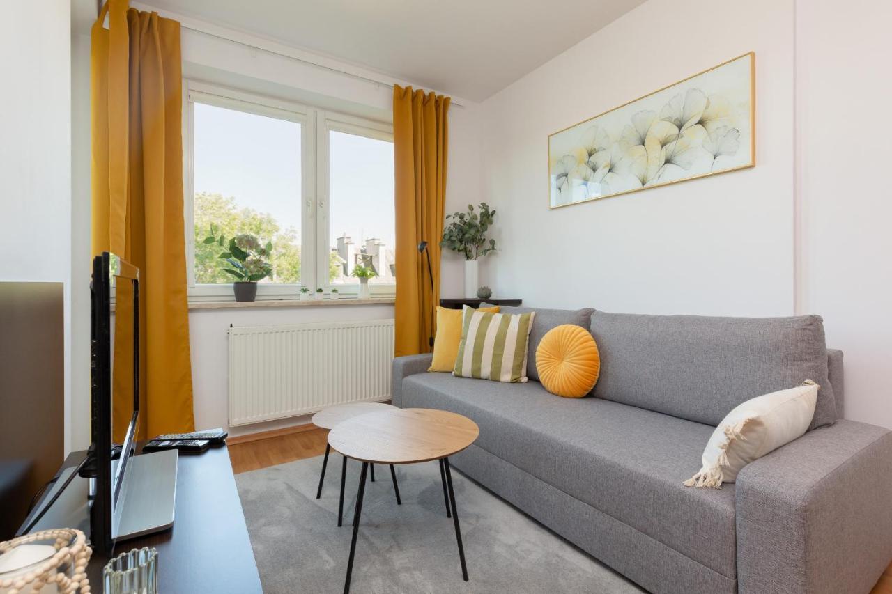 Cozy With Balcony By Renters Апартаменти *