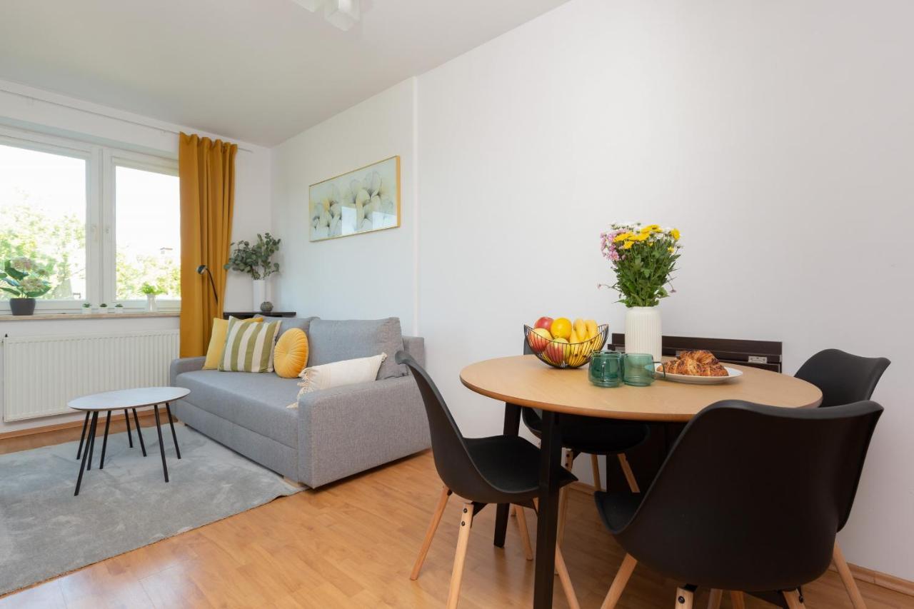 Cozy With Balcony By Renters Apartment *