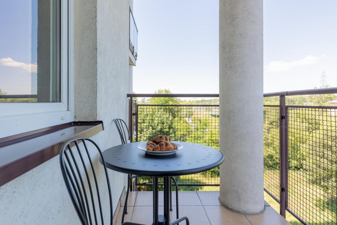 Apartment Cozy With Balcony By Renters