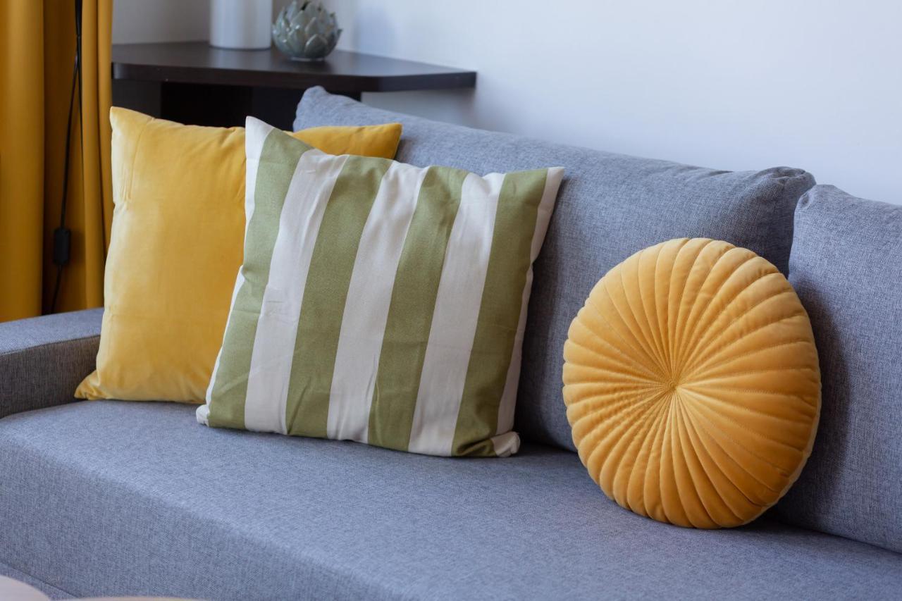 Cozy With Balcony By Renters Апартаменти