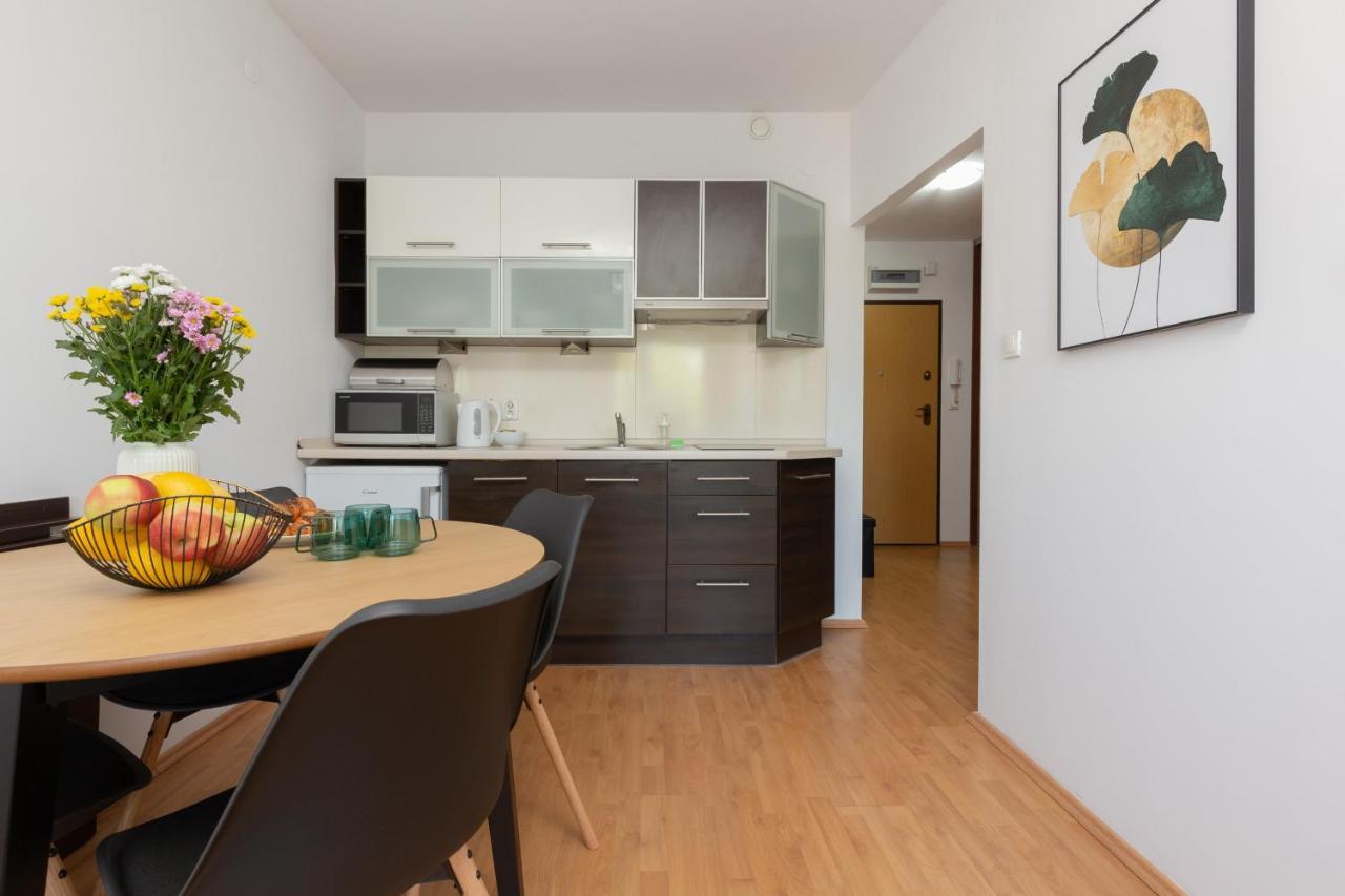 Cozy With Balcony By Renters