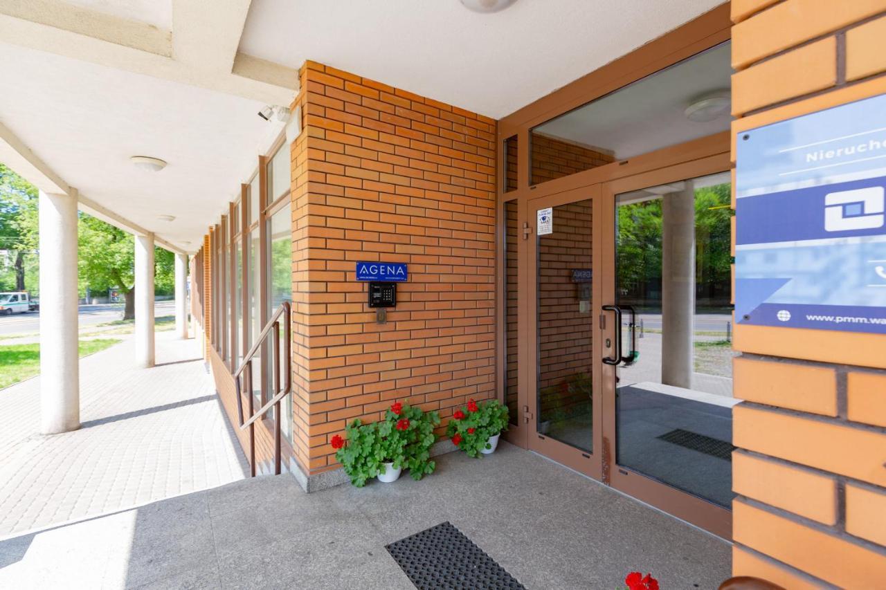 Cozy With Balcony By Renters Apartment